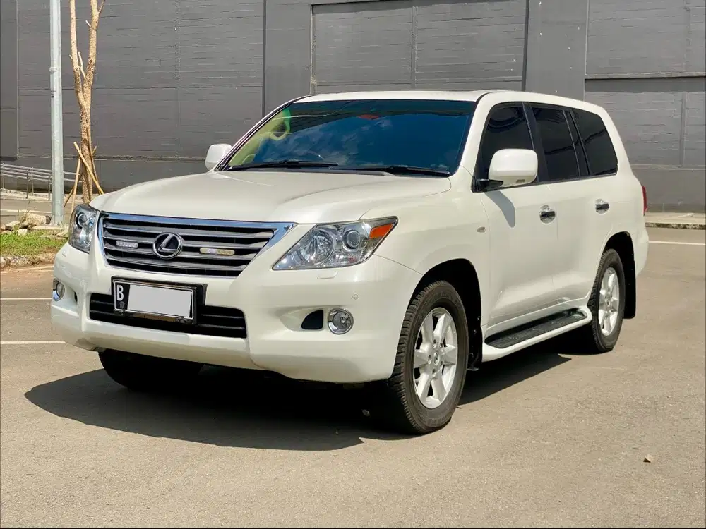 LEXUS LX570 AT PUTIH 2011