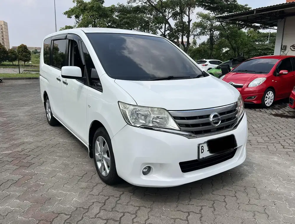 Nissan Serena 2.0 X At 2013 Putih