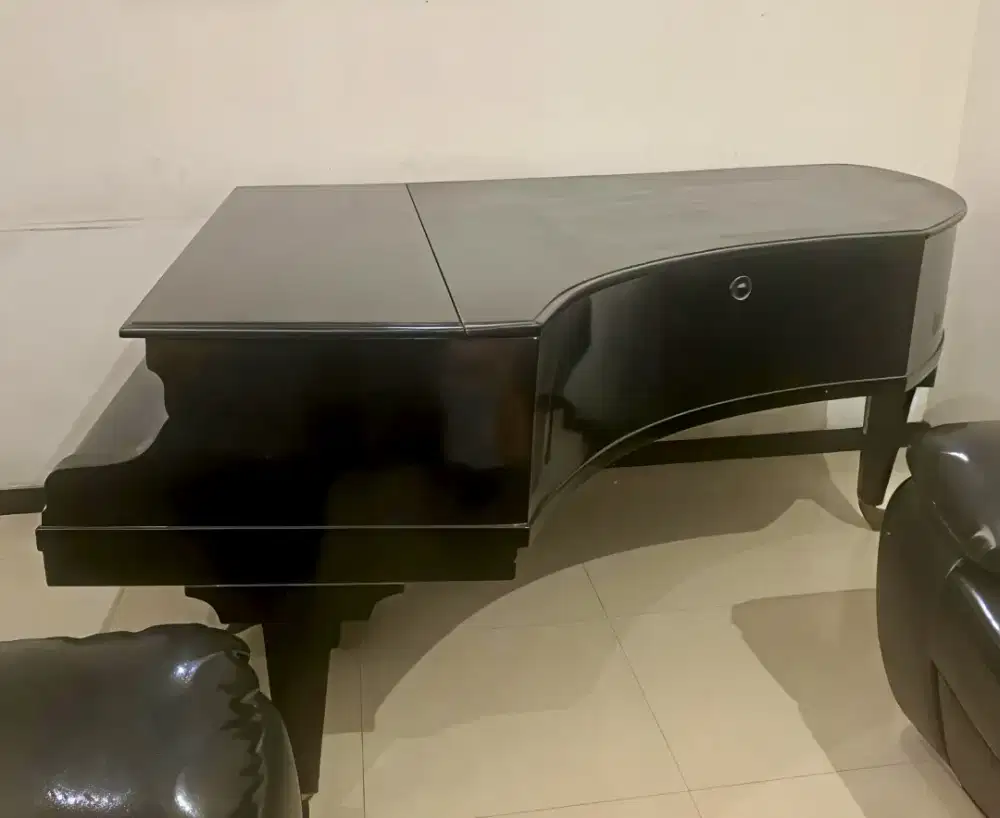 Piano C.BECHSTEIN, BERLIN.