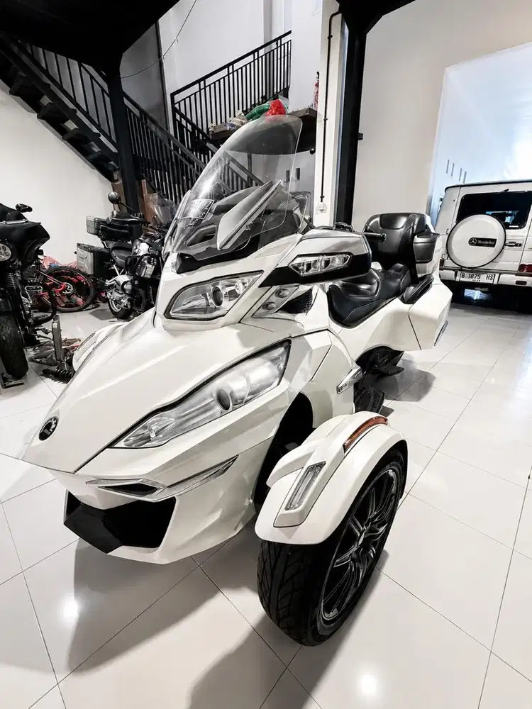 Can-Am Spyder RTS 2015 Putih, Istimewa, Full Option, Siap Touring
