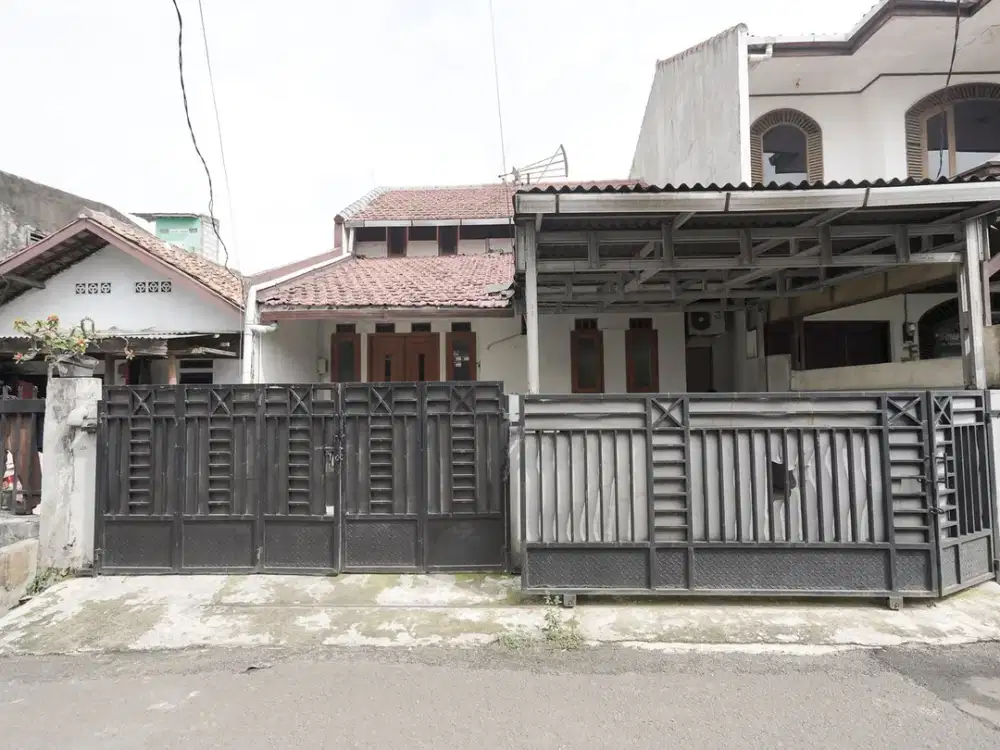 Rumah Strategis SHM 8 Menit ke Gerbang Tol Cawang Hadap Utara J-18760