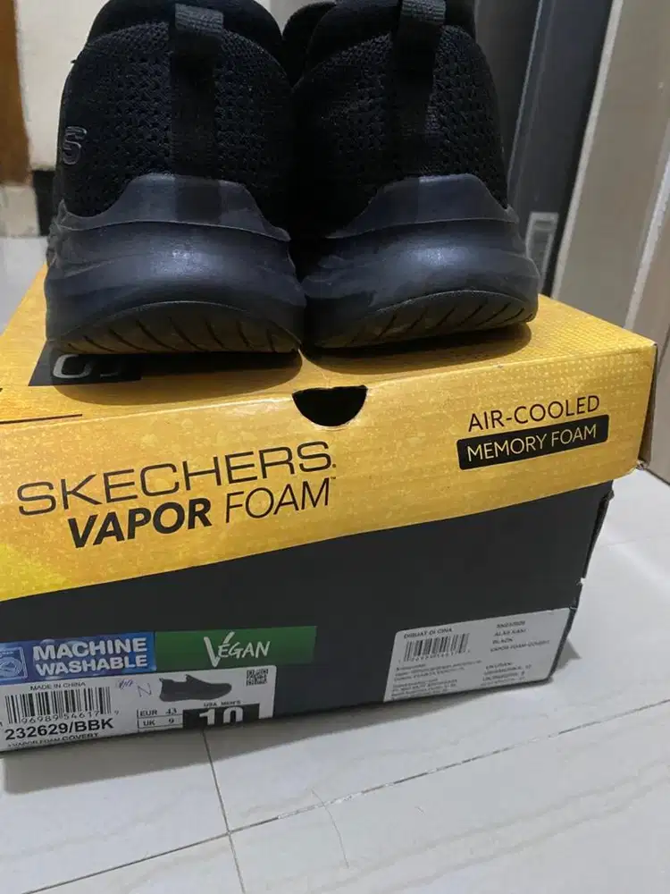 Sepatu skechers uk 43 good condition