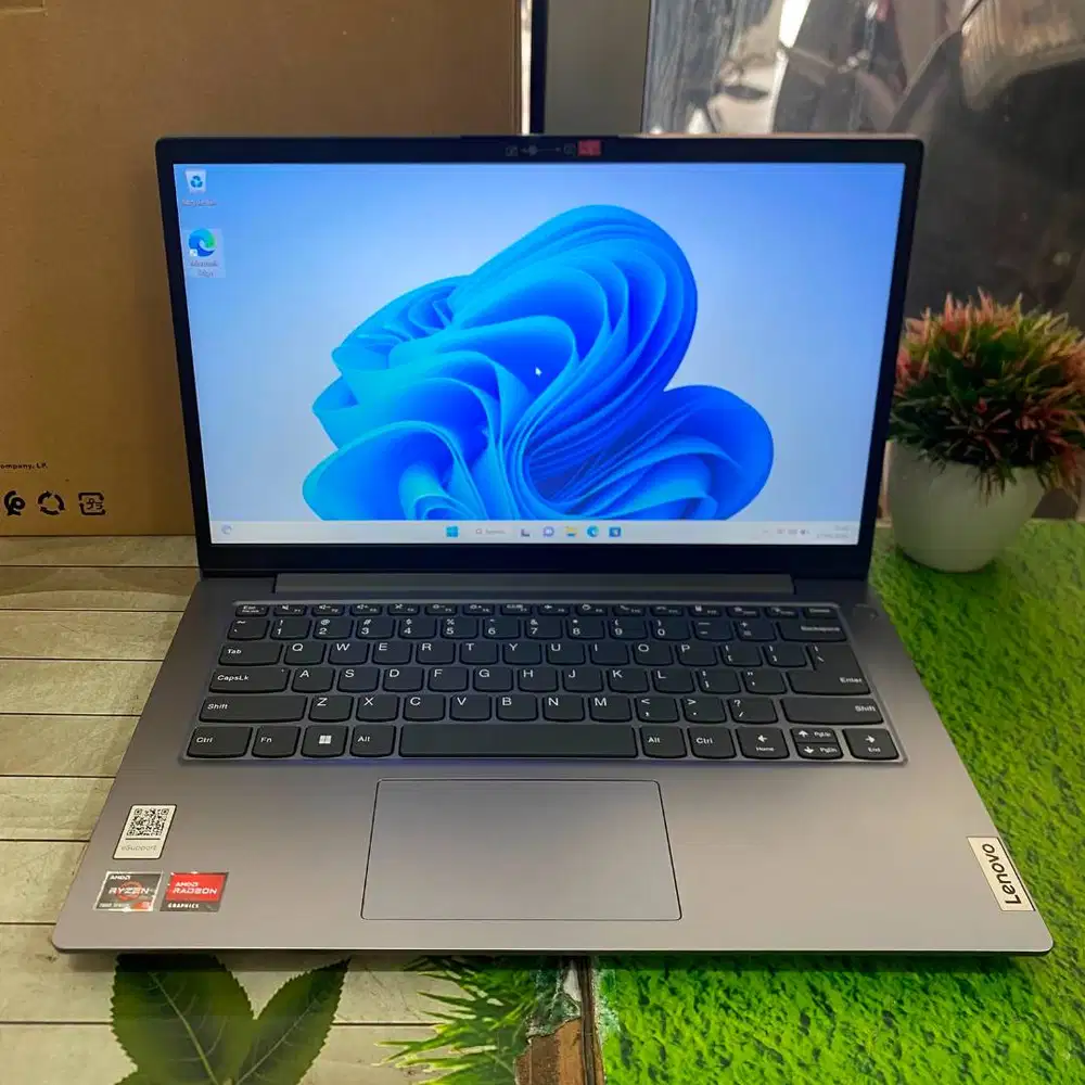 New Lenovo V14 G4 AMN Ryzen 3-7320U 8GB 256GB 14 FHD Windows 11
