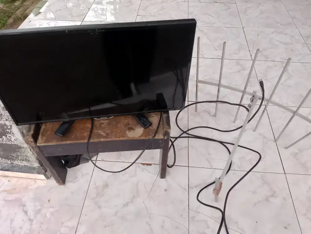 TV Digital Sharp  24 Inch Mulus Siap Pakai (Tanpa STB) - Nego