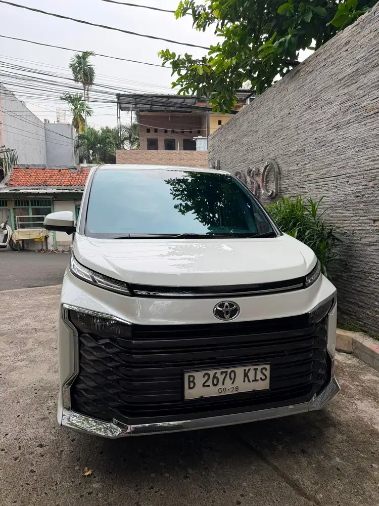 Toyota Voxy Facelift 2023