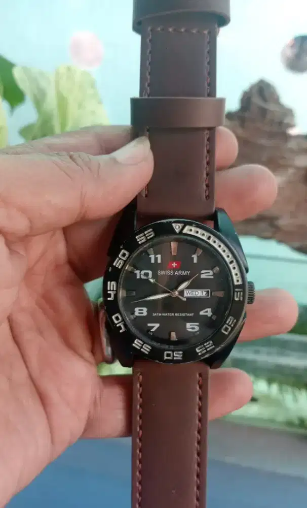 Jam tangan pria swiss army