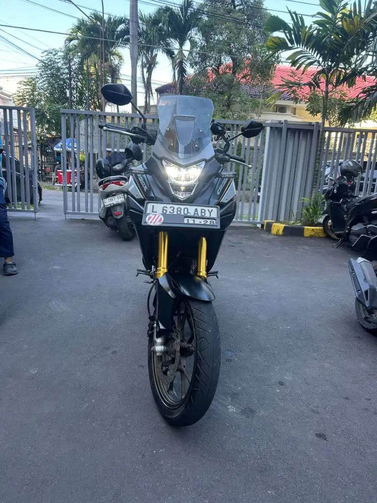 CB 150X Dengan Fitur - Fitur seperti di kolom fitur, dengan KM 29 Ribu
