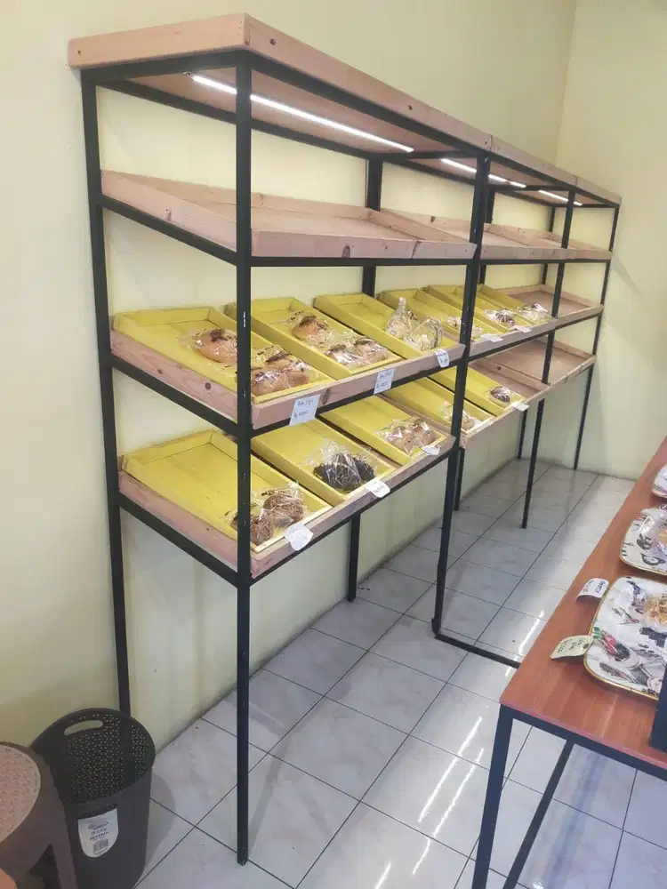 Display bakery lengkap