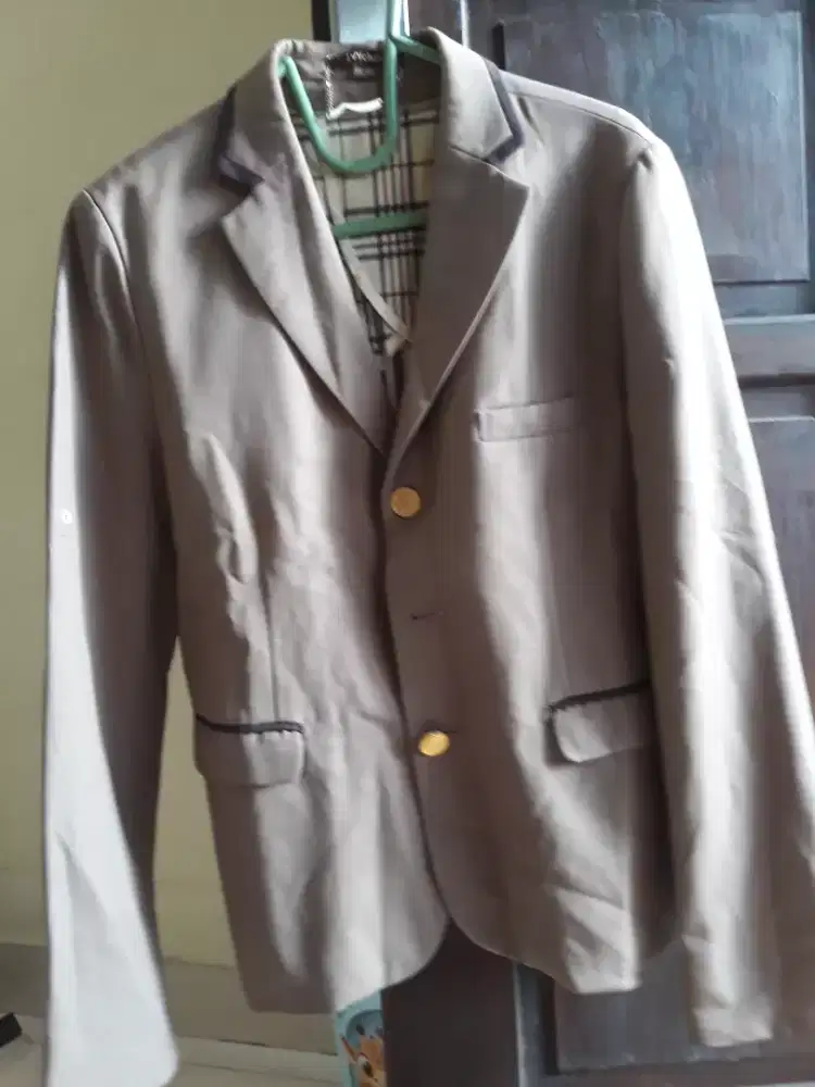 Blazer Wanita brand Ivy Club