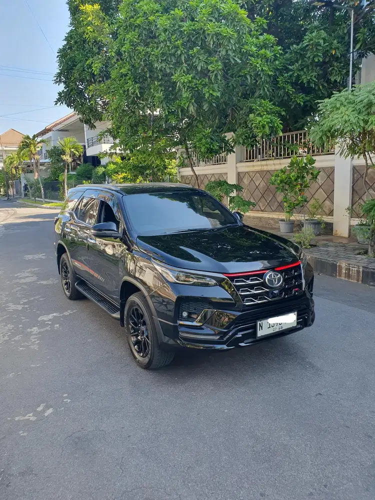 Toyota Fortuner 2021 TRD Diesel Matic Km 64rb warna hitam plat N