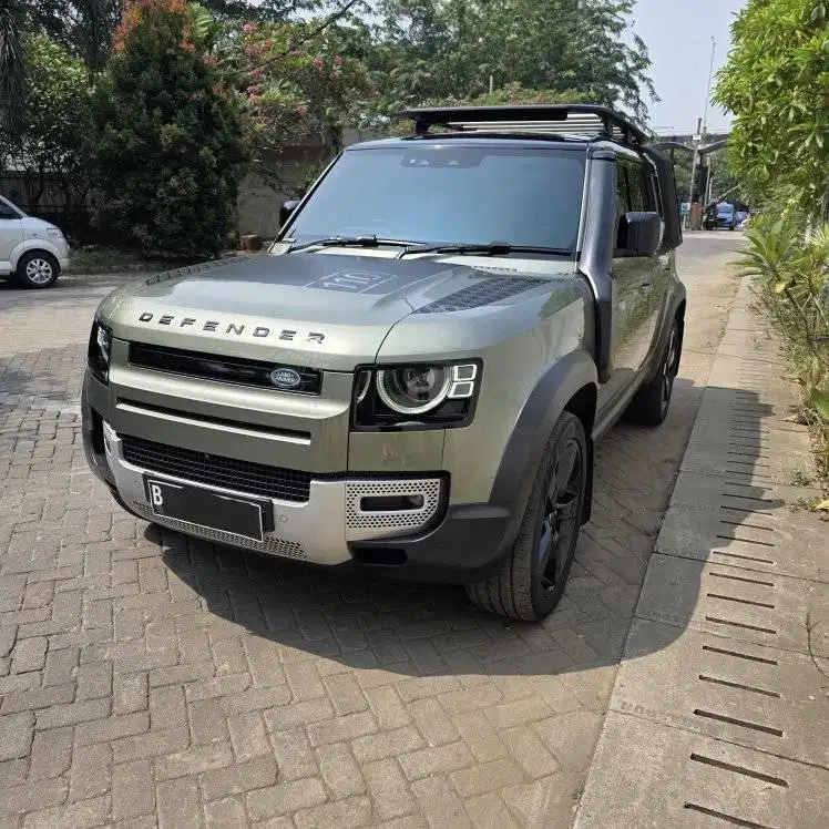 2020 Land Rover Defender 110 Diesel First Edition KM 24000 Solar