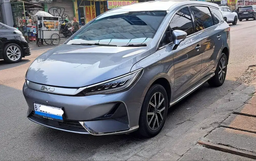 BYD M6 standar 7S tahun 2025