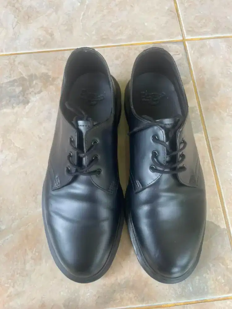Sepatu dr marten