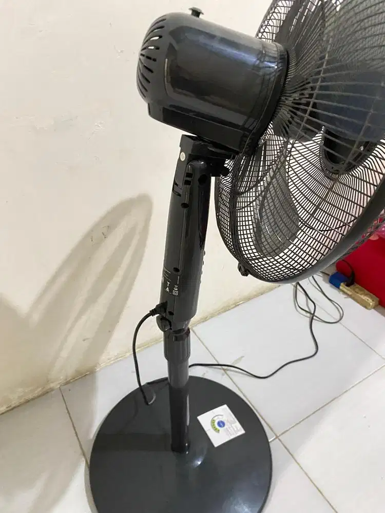 kipas philips hitam