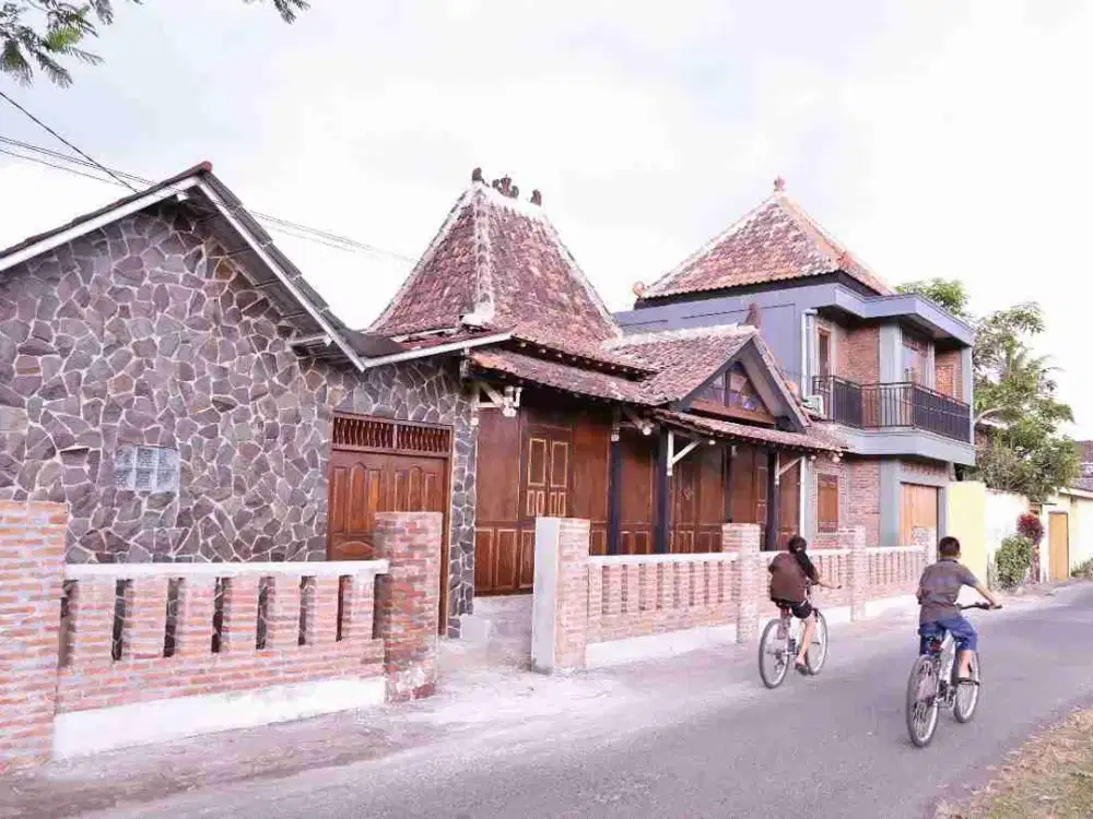 Rumah Joglo Tepi Jalan Aspal dekat Jl. Bantul, Selatan Pasar Niten dekat DM Baru