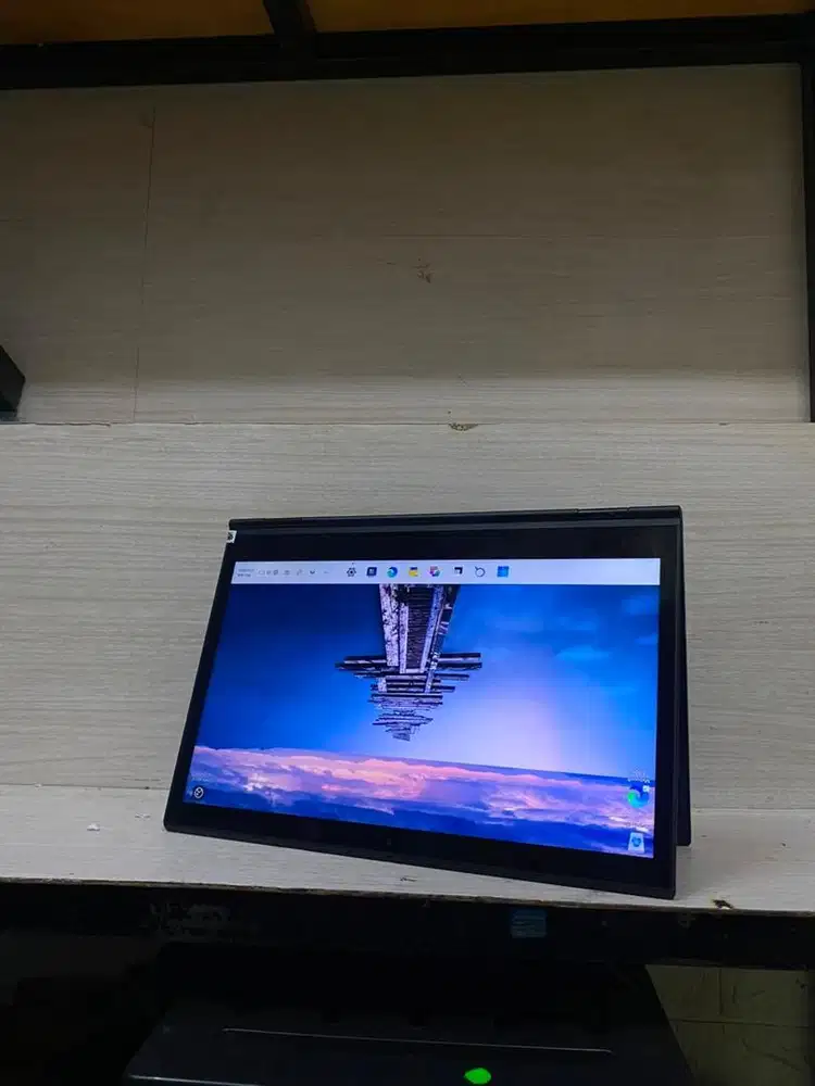 Laptop X1 Yoga Touchscreen || i5 gen 8 || 16gb || ssd 256Gb Mulus