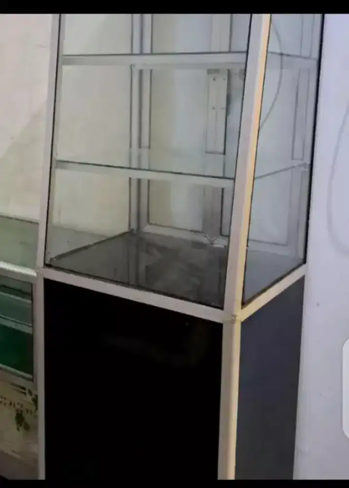 Etalase serbaguna