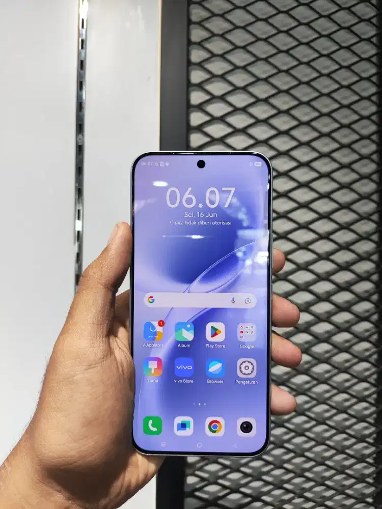 Vivo V70 FE   .