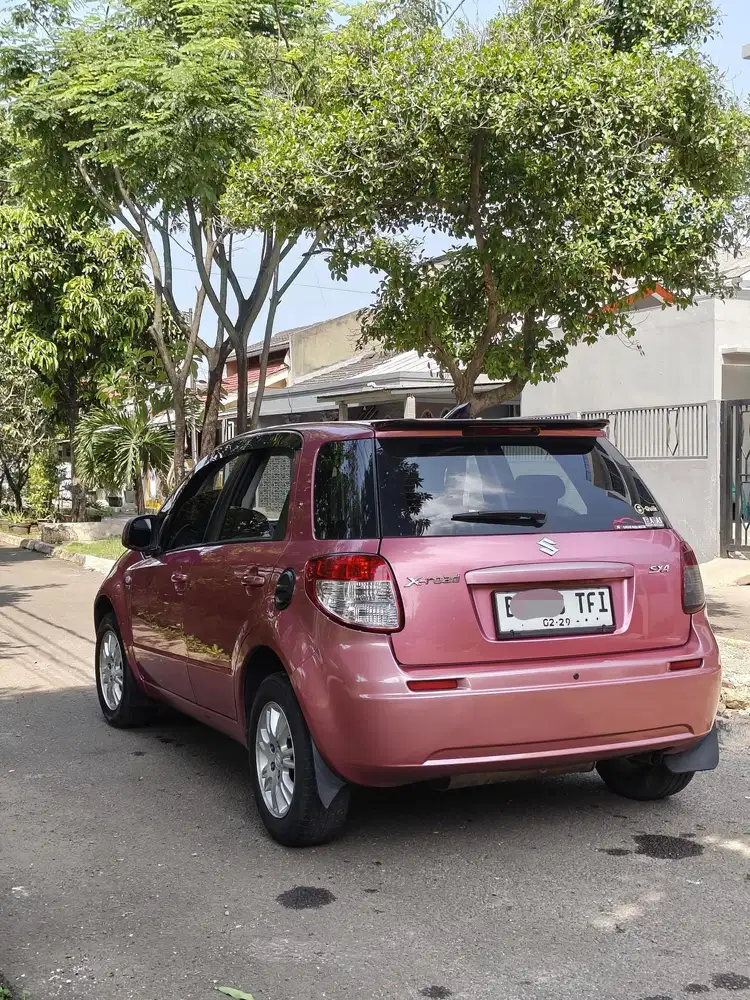 Suzuki SX4 X-Road 2009 PINK  ( RARE ITEM ) MT