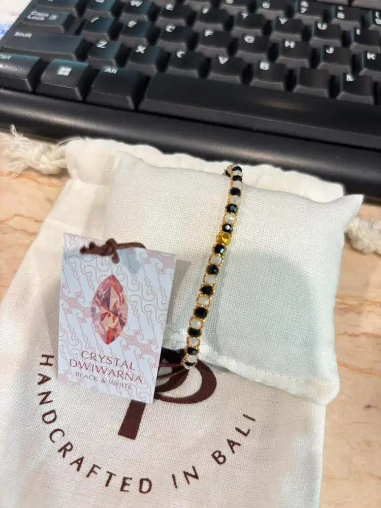 Samapura Bracelet Crystal Dwiwara Black & White asal Bali