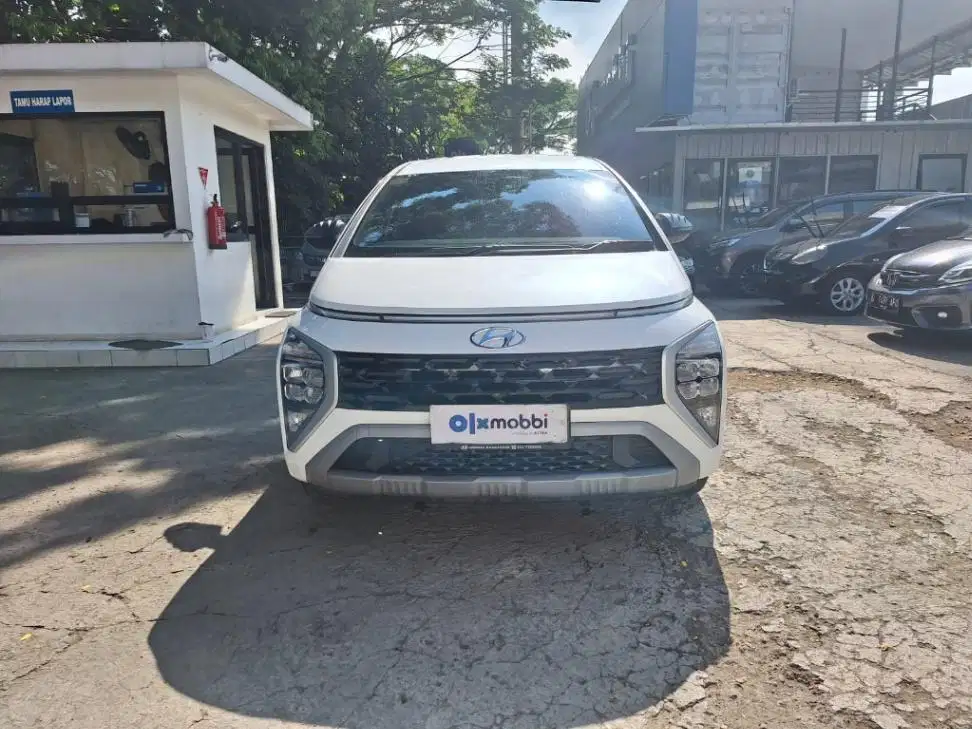 LOW DP Hyundai Stargazer 1.5 Trend Essential Bensin-AT 2024 YCT