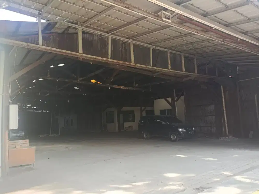 Dijual Harga NJOP Tanah Ngantong Bonus Bangunan Gudang Lokasi Strategis Di Klender, Jakarta Timur