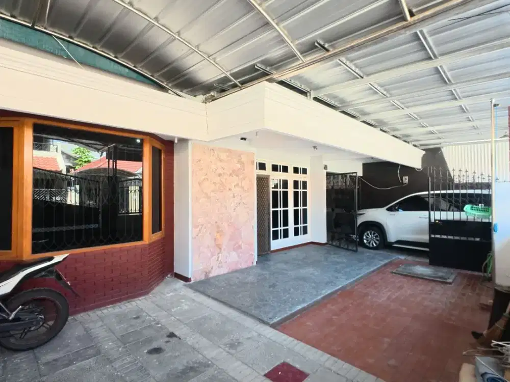 A105 SEWA RUMAH AREA KLAMPIS INDAH SUKOLILO SURABAYA, SEMI FURNISH, SIAP HUNI, DEKAT KAMPUS ITS,