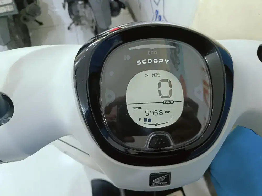 Putih albino HONDA SCOOPY ESP STYLISH PRESTIGE KEYLLES REMOT 2025