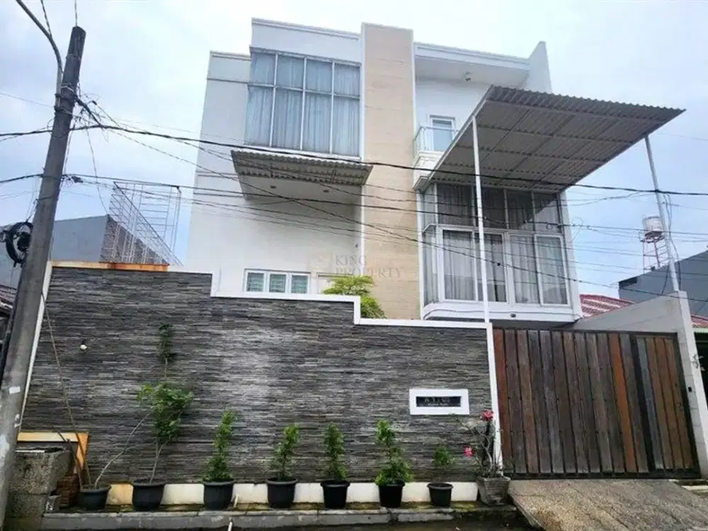 Dijual Rumah Fully Furnished 500 M² dengan Lift, Cctv 15 Kamera, Solar Water Heater & Sistem Smart Home di Taman Kencana Cengkarengjakarta Barat