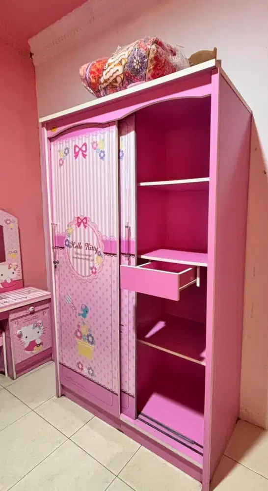 Lemari Dorong Hello Kitty