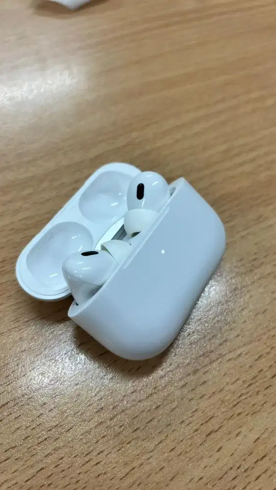 Airpods pro 2 USB-C headset kanan rusak, kiri dan casing normal