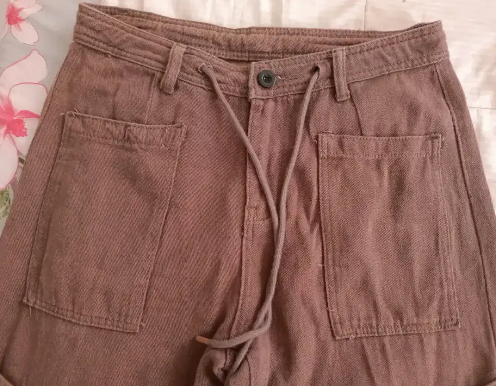 PRELOVED CELANA
