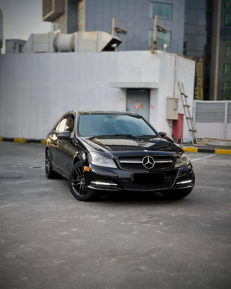 (TDP 30JT) LOW KM 66 RB ! MERCY C300 AVANTGARDE 2012 HITAM ! TERAWAT !