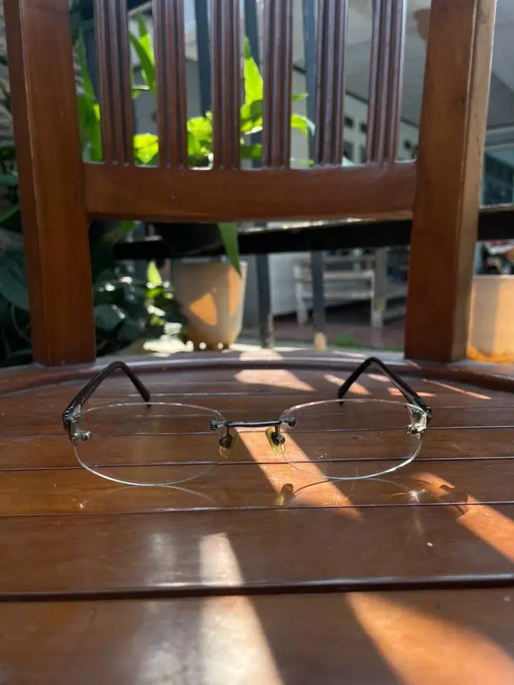 kacamata frameless versace