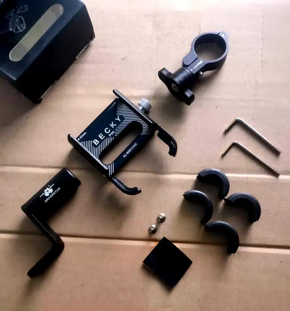 Holder Becky P30 + Breket (kondisi baru)