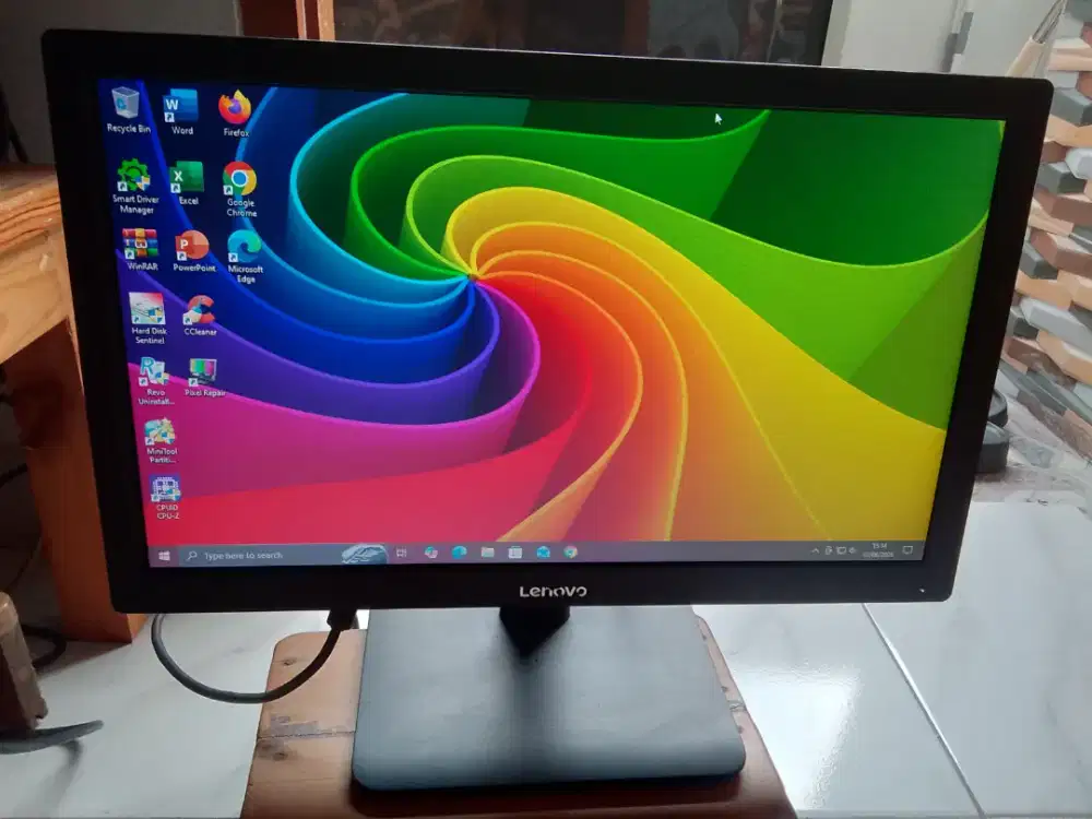 Monitor LED Lenovo 19 port HDMI dan VGA ready.