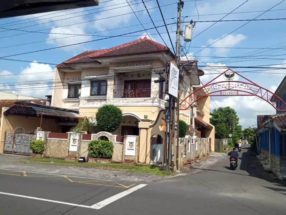 Dijual rumah luas dan strategis pinggir jalan utama lokasi umbulharjo yogyakarta