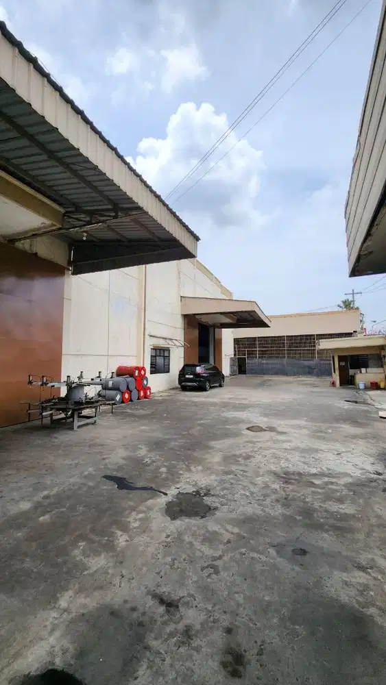 Disewakan Murahhh Gudang di Jalan Utama Margomulyo Indah