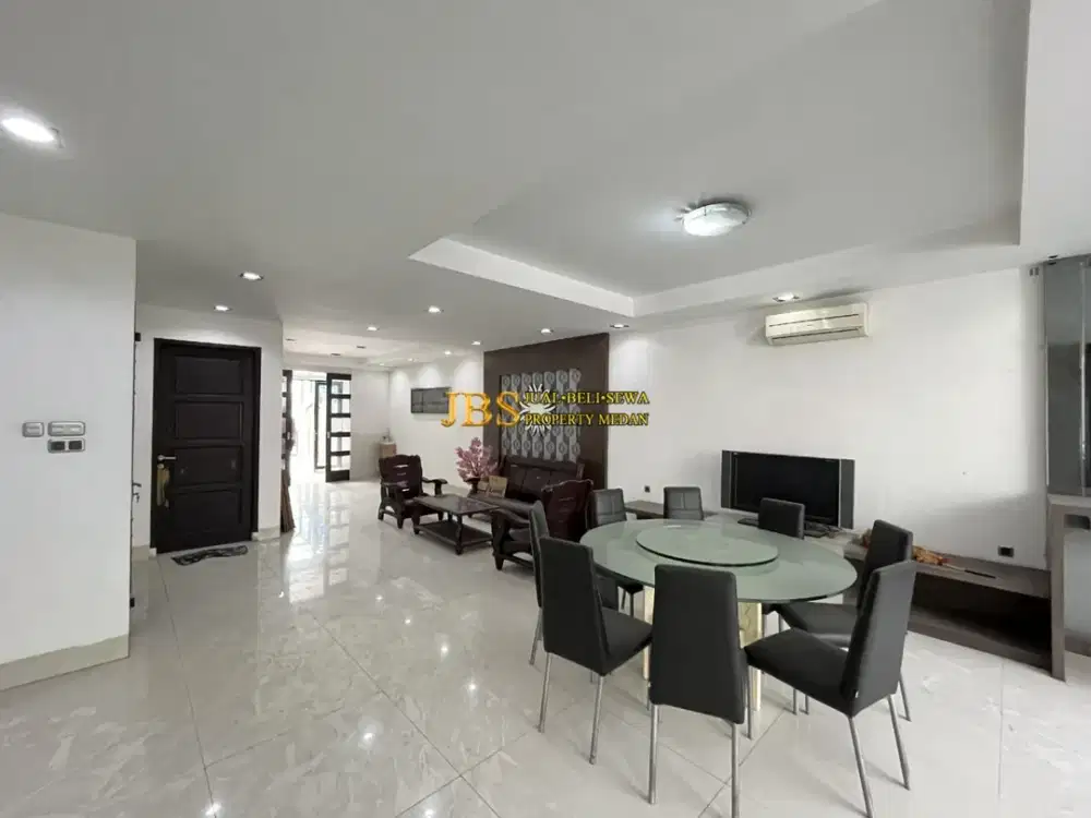 Jual Rumah Kondisi Siap Huni di Komplek The Palace Jalan Mustang - Medan