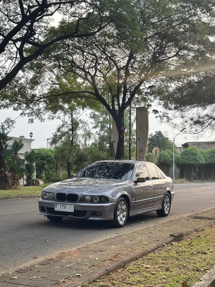 BMW 528i E39 1997 AT