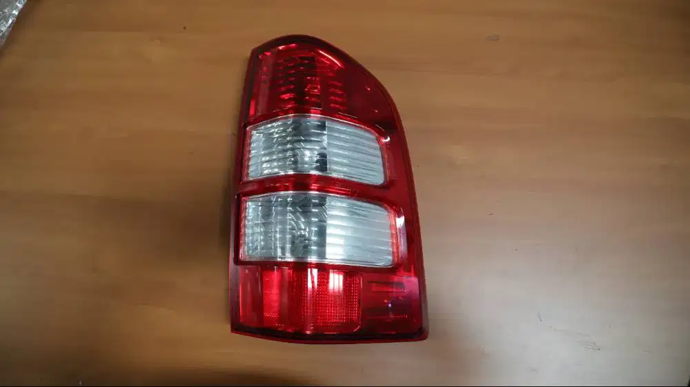 STOPLAMP KANAN ISUZU ELF NKR 55 MICROBUS 2014, STOPLAMPRH1