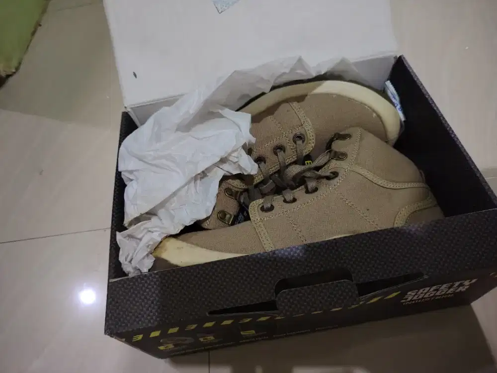Sepatu Safety Jogger Ori.Masih baru belum kepakai Uk.42