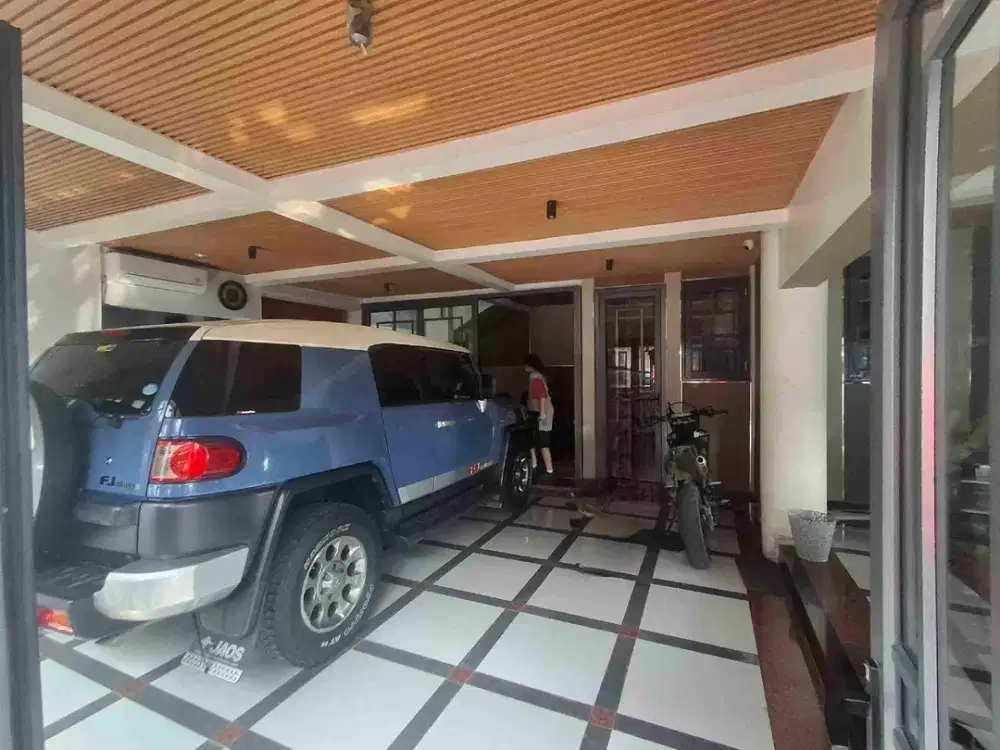 Dijual Cepat Rumah 5,5 Lantai Lokasi Strategis di Jatibening Kota Bekasi