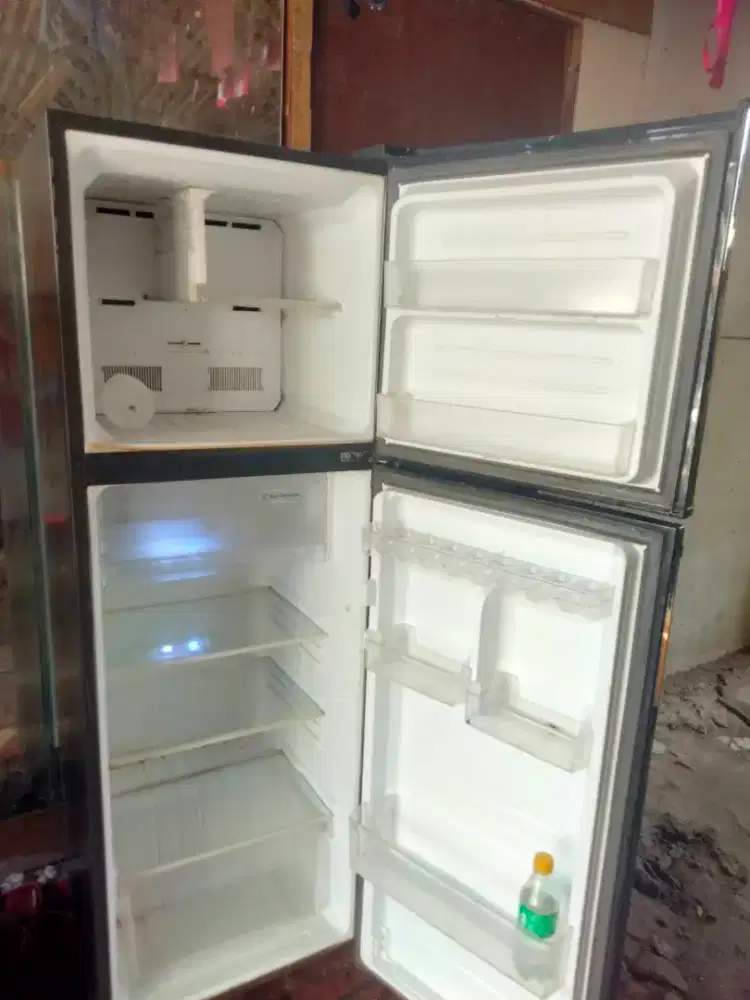 Kulkas Sharp 2 pintu