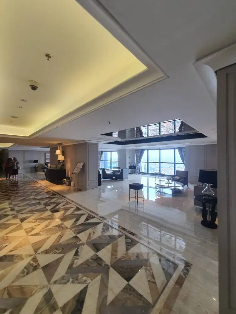 Disewakan Apartemen Luxury The Peak Tunjungan Plaza Full Furnished