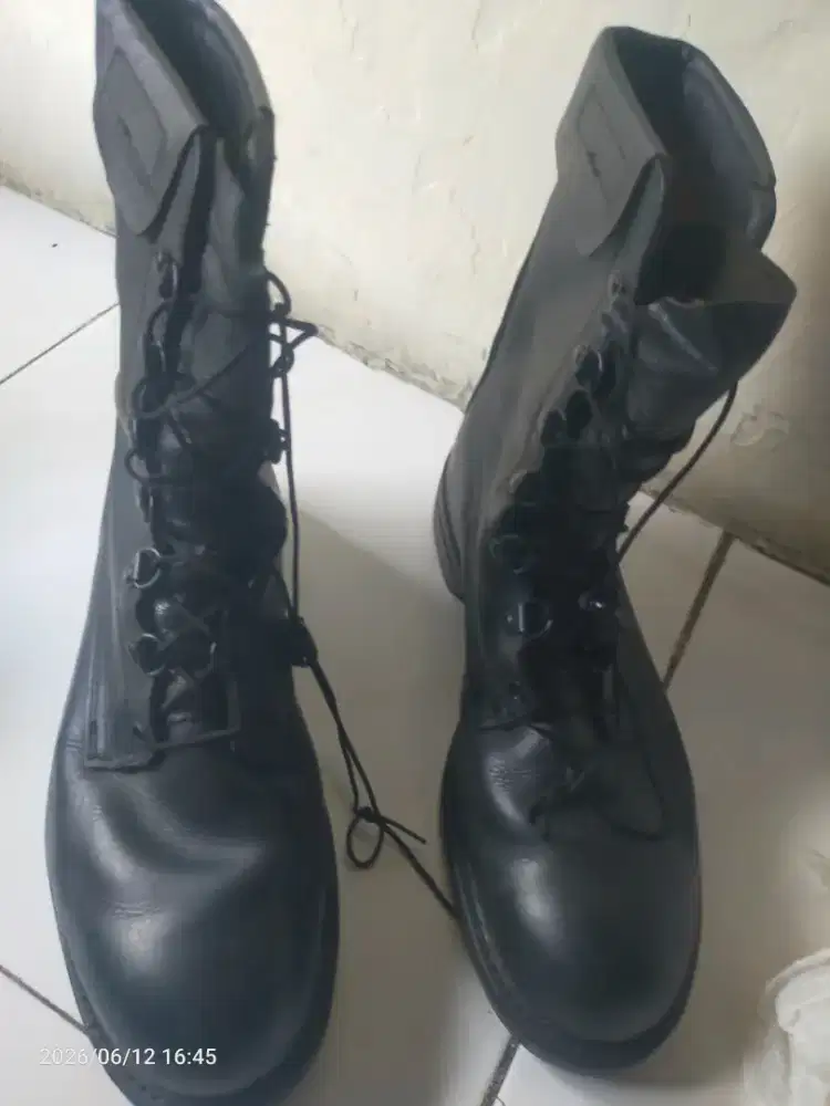 Sepatu merk vibram