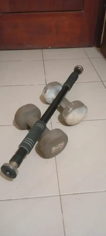 Dumble & besi Pull Up bar. Di jual aja buat tambahan ongkos pulang
