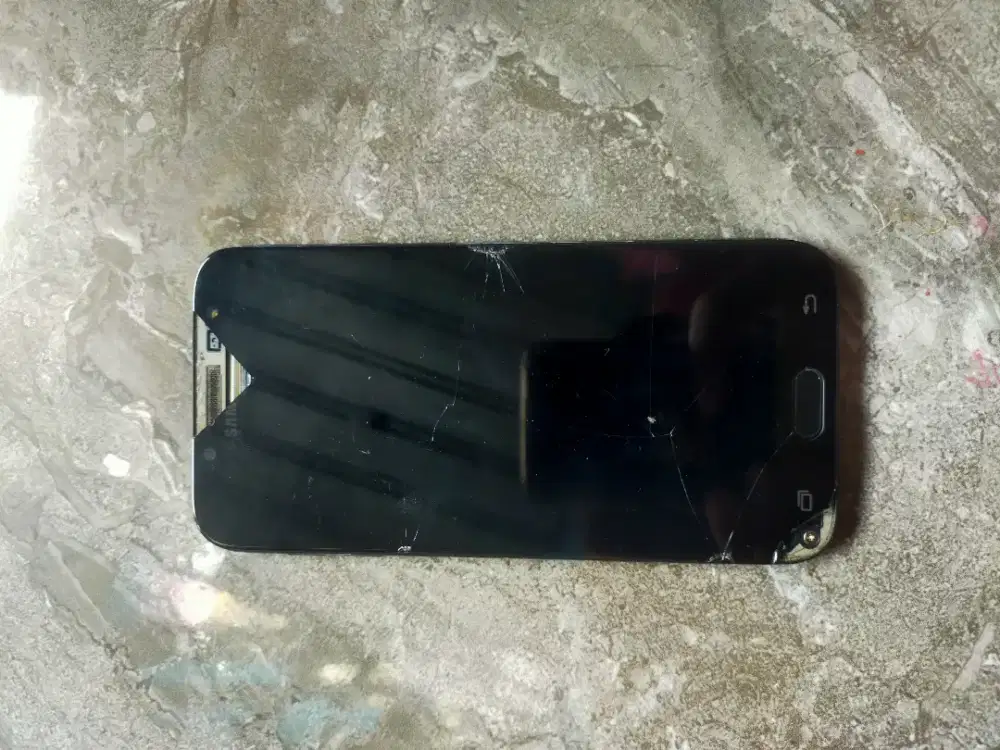 Samsung j7 pro mati total lcd pecah(bekas jatuh)