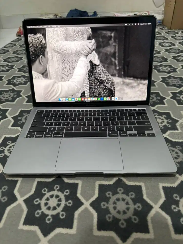 Macbook Air M1 RAM 8GB 256GB - Silver (Second)