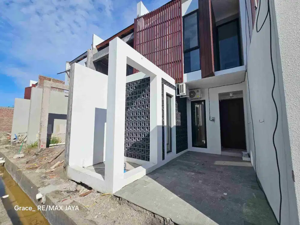 Rumah Baru dalam Komplek One Gate di  Denpasar Selatan